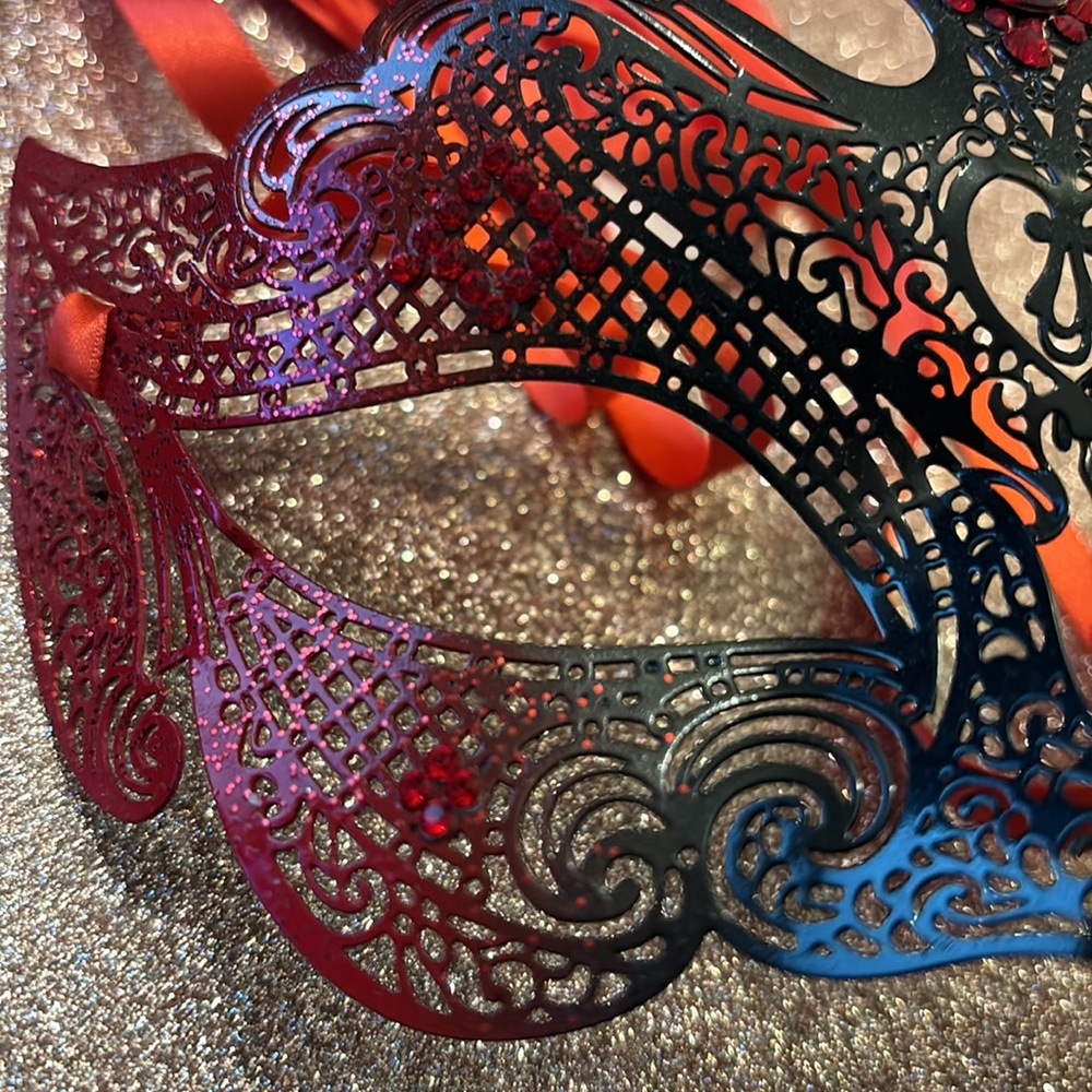 Masquerade Mask - Picture 3 of 3